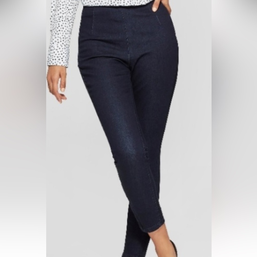A New Day Pull-On Light Weight Slim Jeans Sz Lg